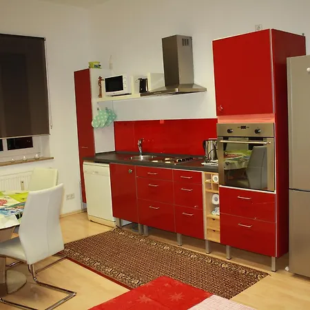 Golden Lion Deluxe City Apartment *