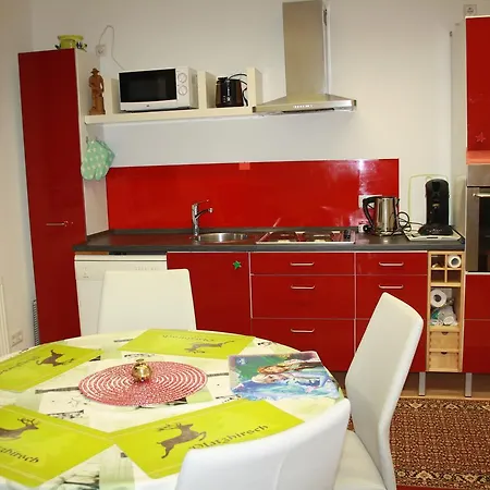 Golden Lion Deluxe City Apartment