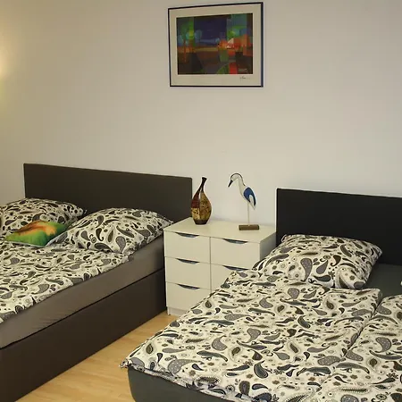 Golden Lion Deluxe City Apartment *